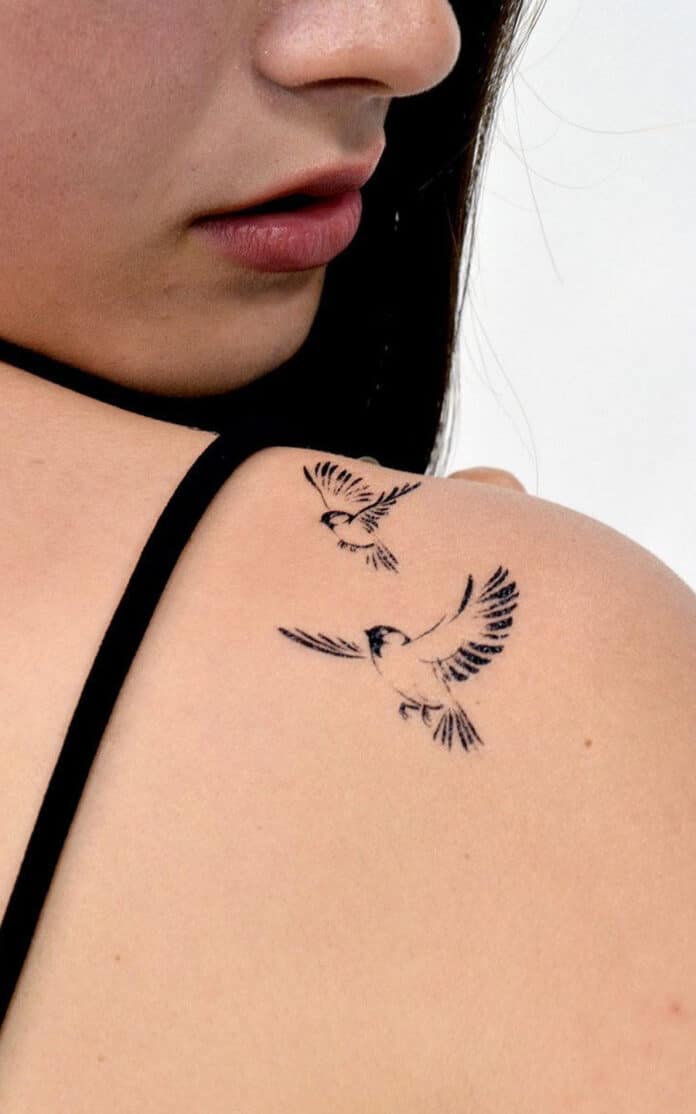 Tatouage discret pour femme Idées inspiration et signification Les