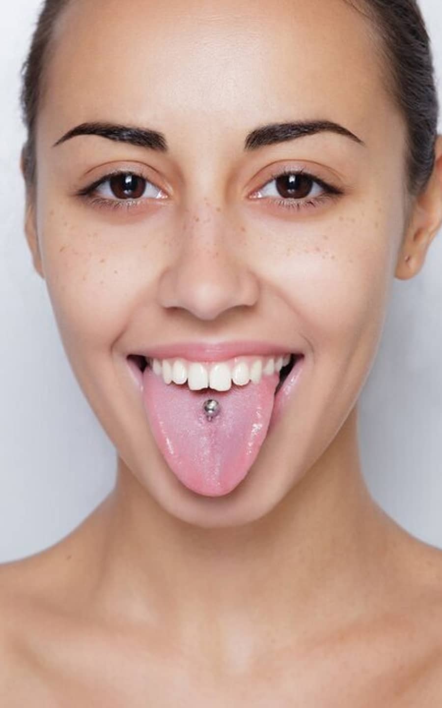 Piercing sur la langue pour femme choix, prix, douleur, cicatrisation Les Lionnes
