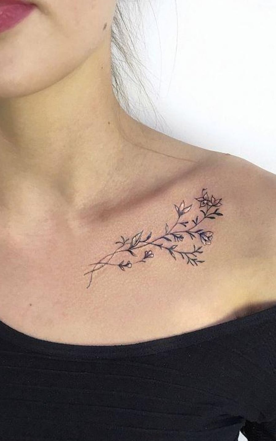 Tatouage clavicule pour femme Idées, inspiration, prix et entretien Les Lionnes